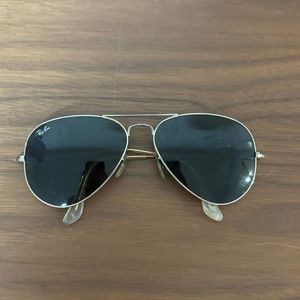 Gold aviator Ray-Ban sun glasses
